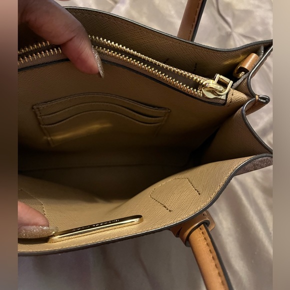 Michael Kors Mercer Medium Accordion Leather Tote Vanilla - Picture 8 of 13